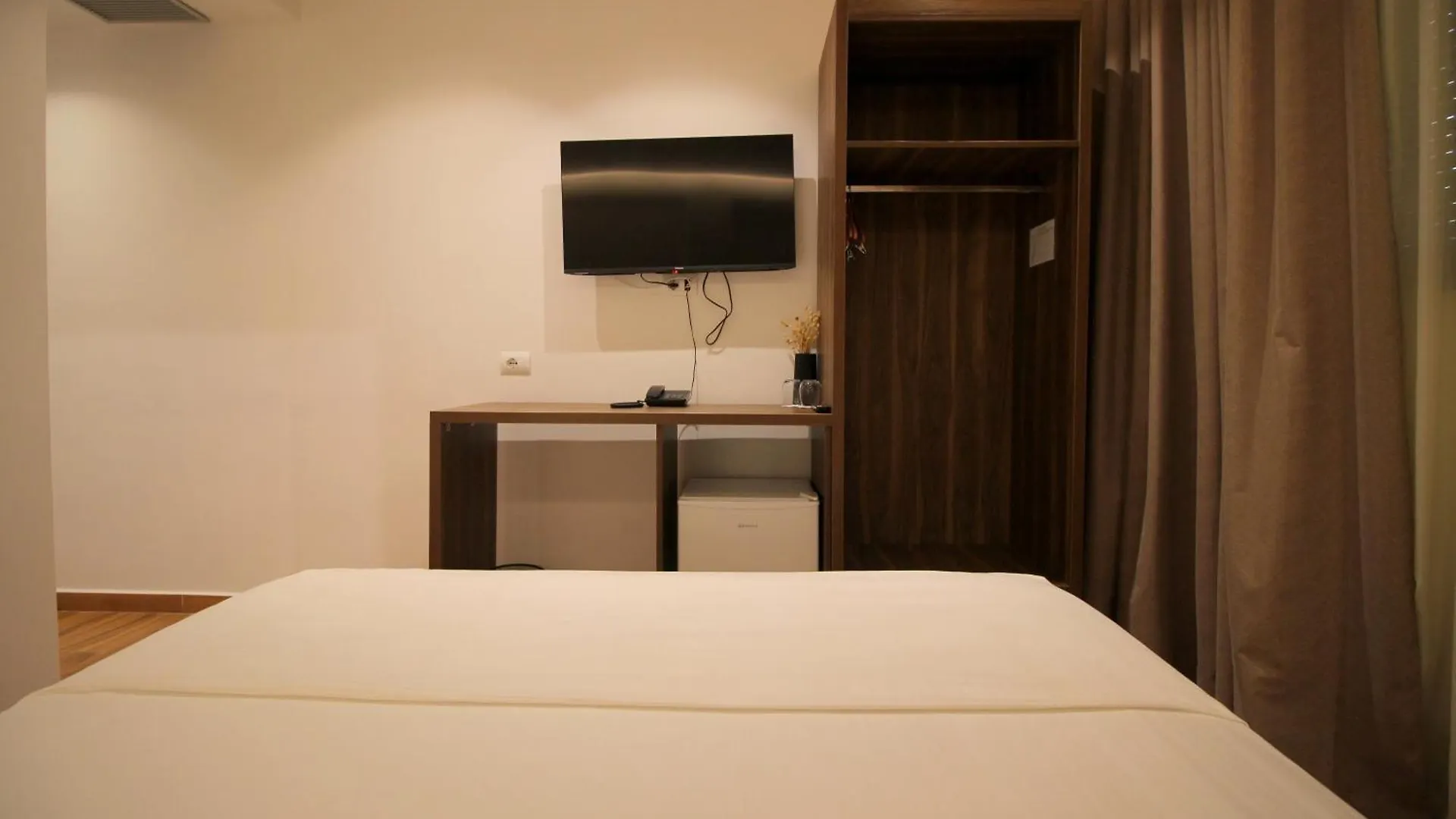 ****  Hotel Havana Sarandë Albânia