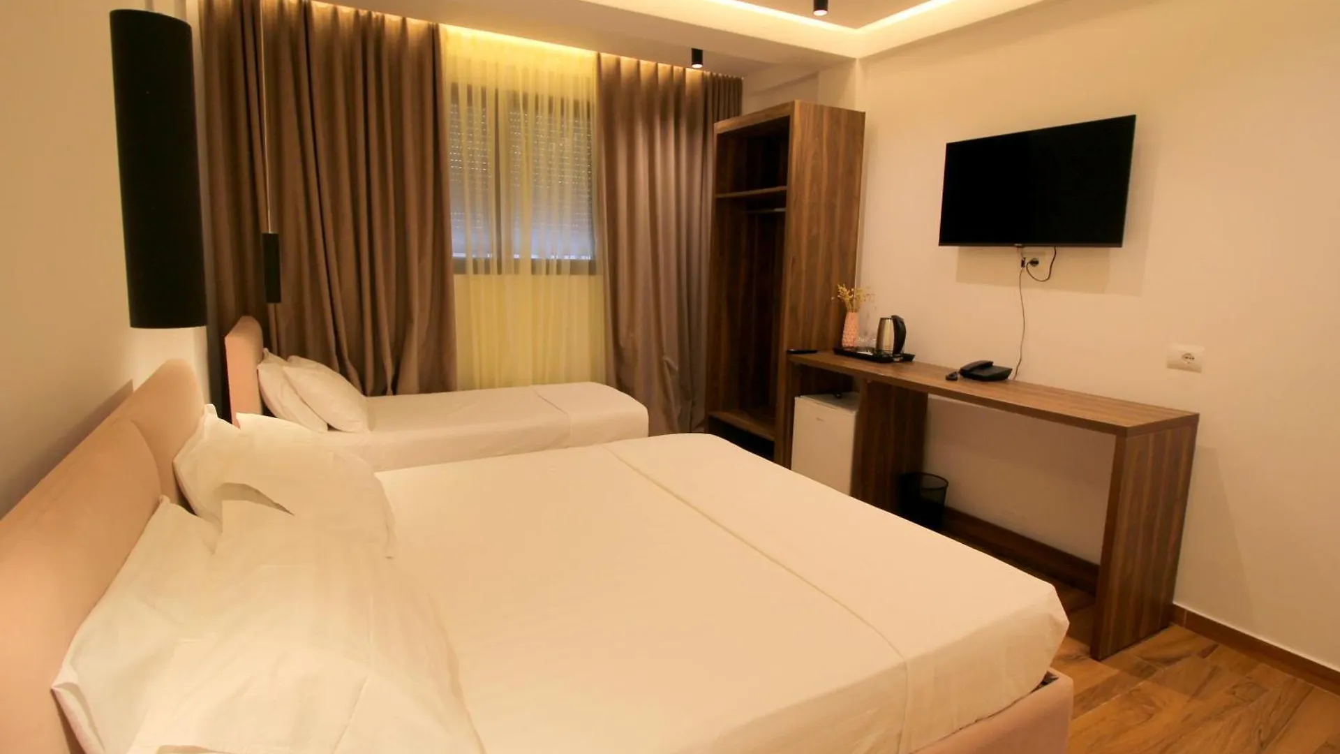 Hotel Havana Sarandë 4*,