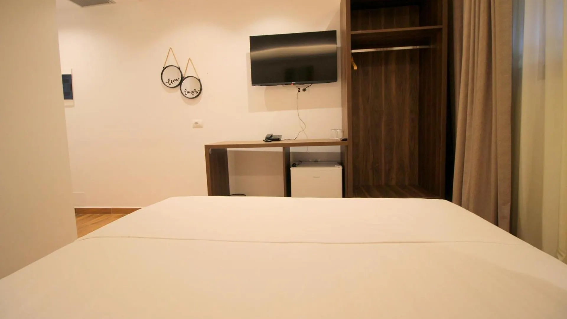 Hotel Havana Sarandë 4*,